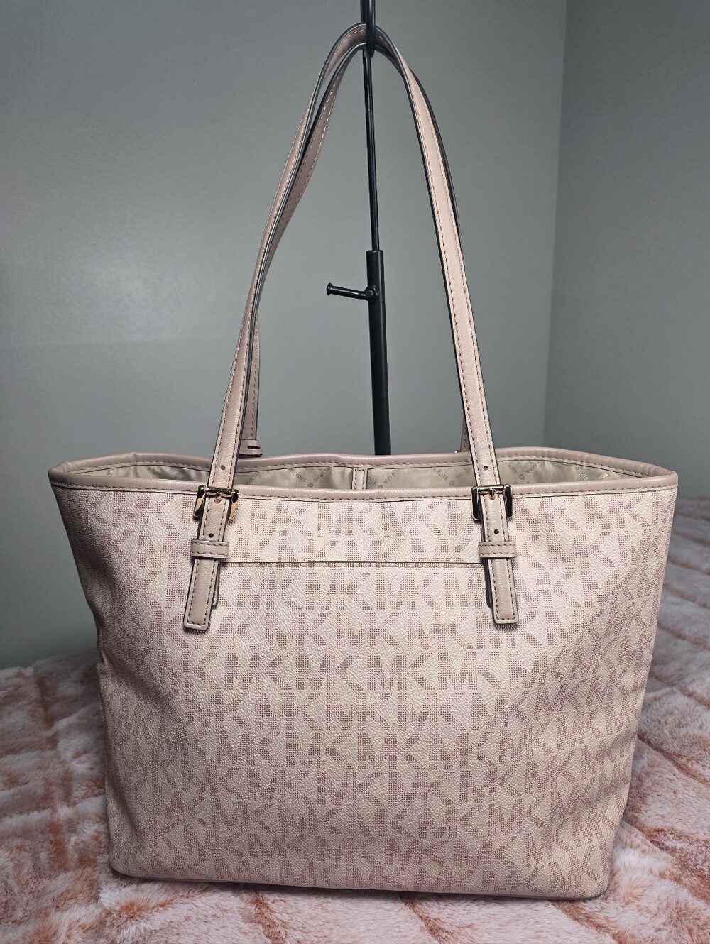 Michael Kors Jet Set Two-Tone Logo Tote - Picture 4 of 7